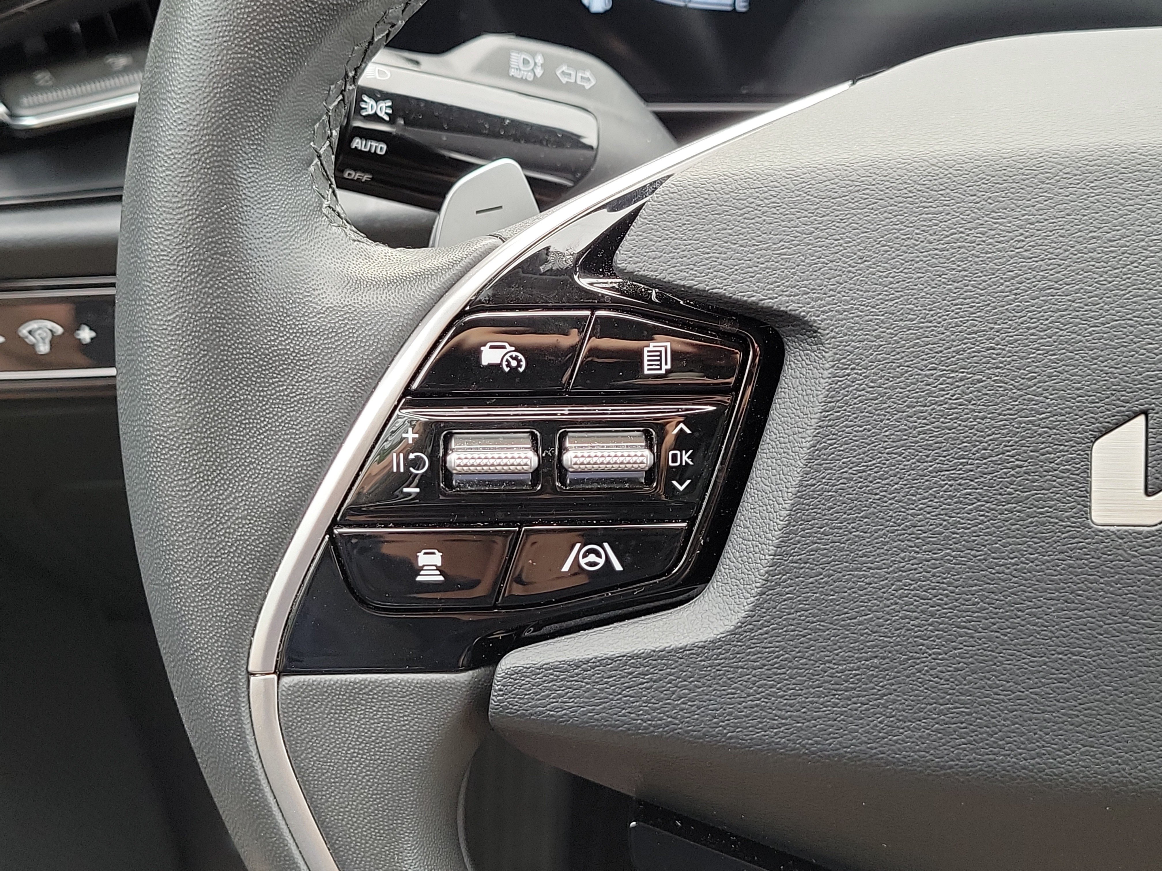 Certified 2025 Kia Niro EX FWD image 25
