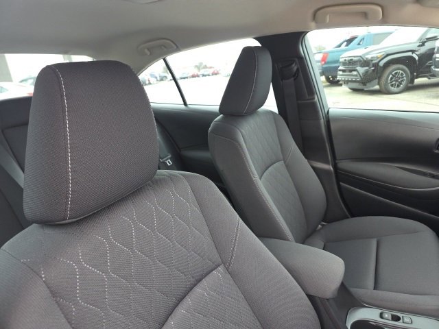 Used 2025 Toyota Corolla LE image 9