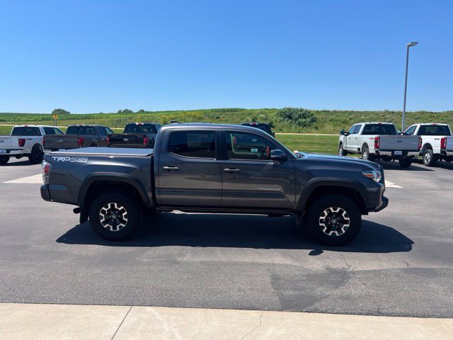 Used 2022 Toyota Tacoma TRD Off-Road w/ Technology Package AWD/4WD image 4