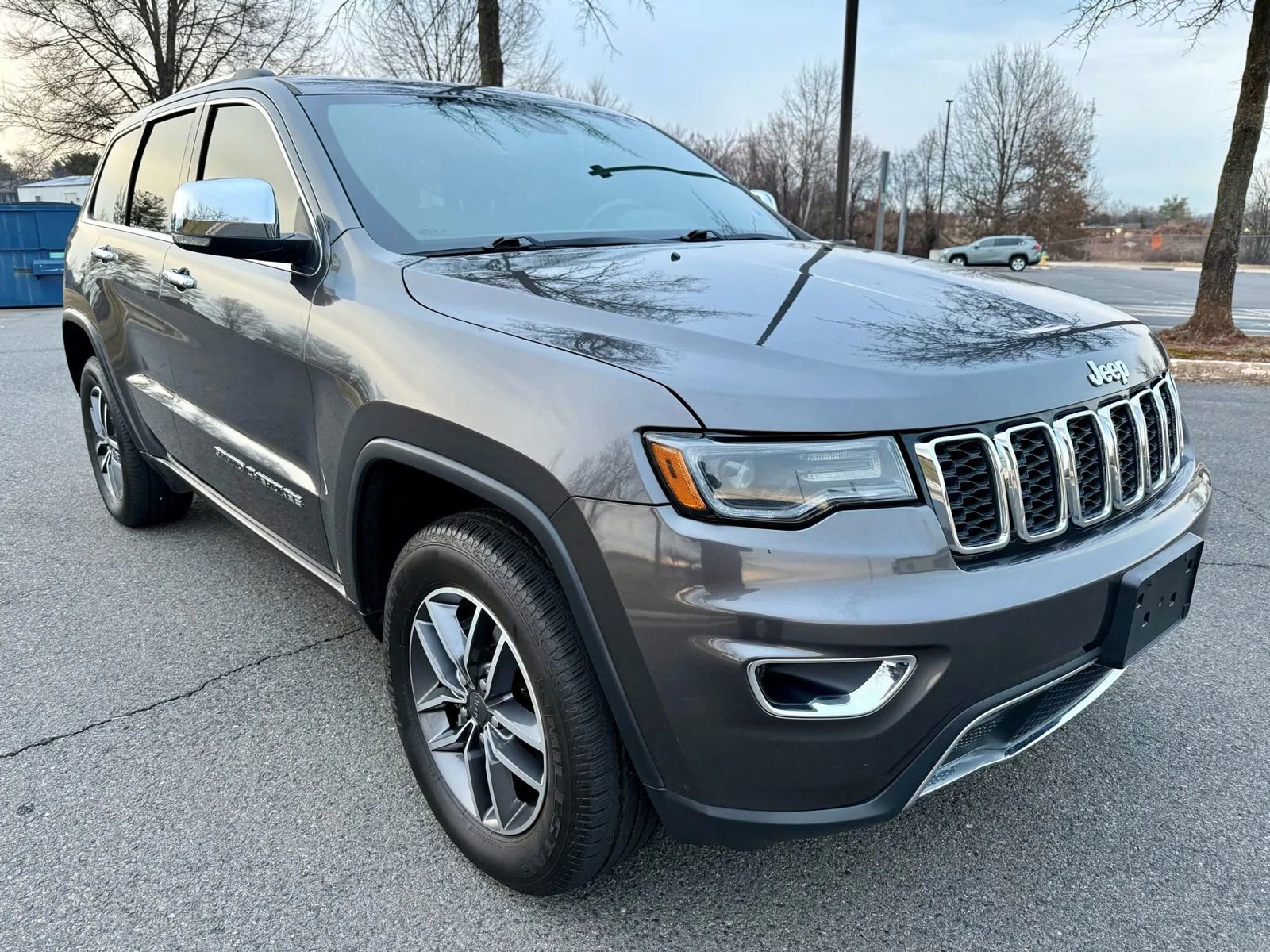 Used 2019 Jeep Grand Cherokee Limited w/ Luxury Group II image 3