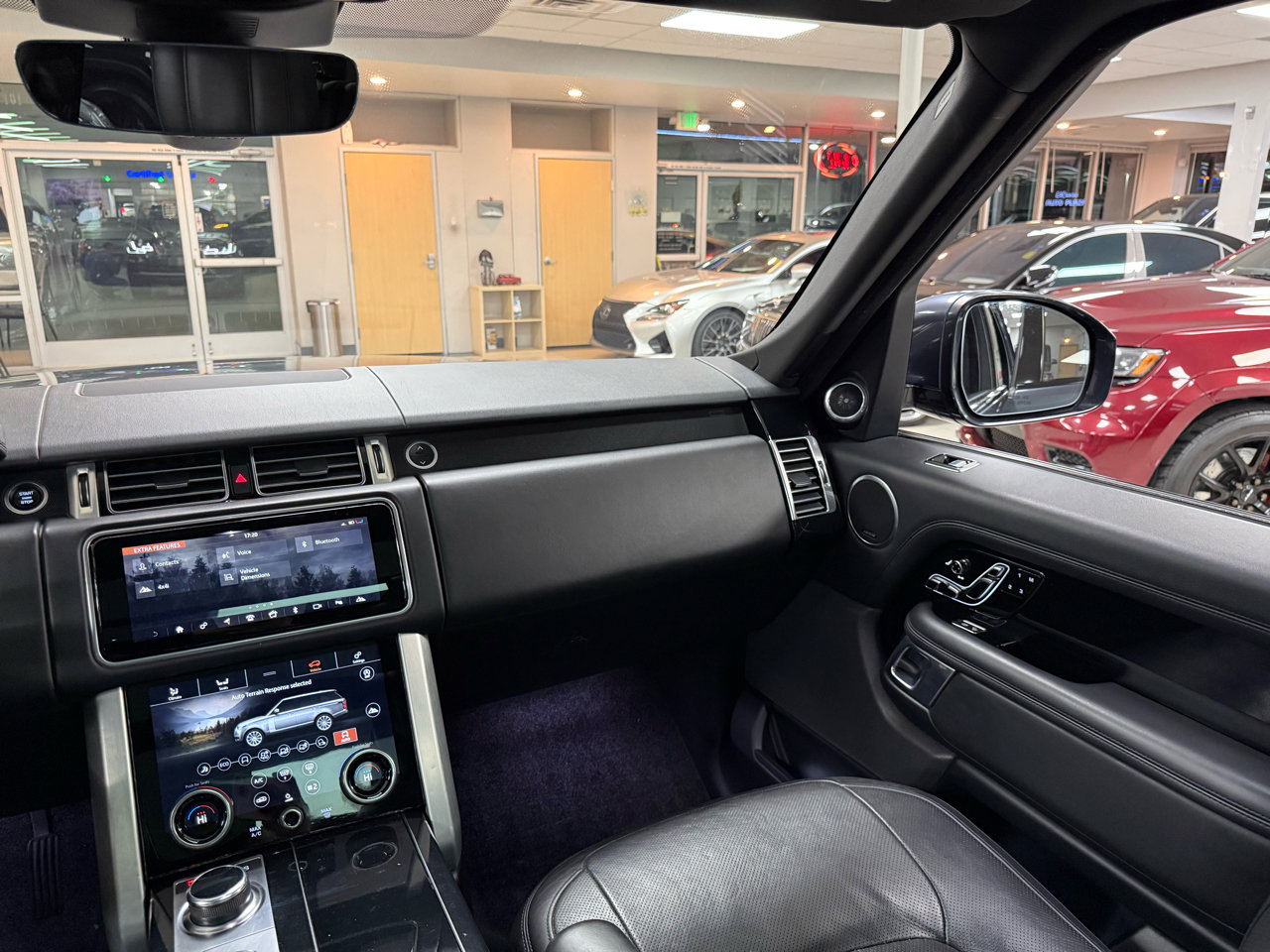 Used 2019 Land Rover Range Rover HSE image 14