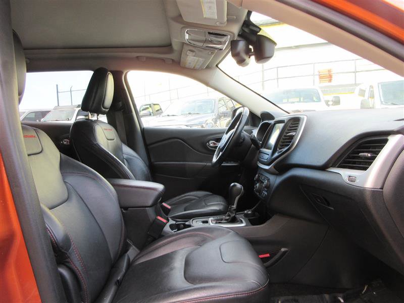 Used 2016 Jeep Cherokee Trailhawk w/ Comfort/Convenience Group image 30