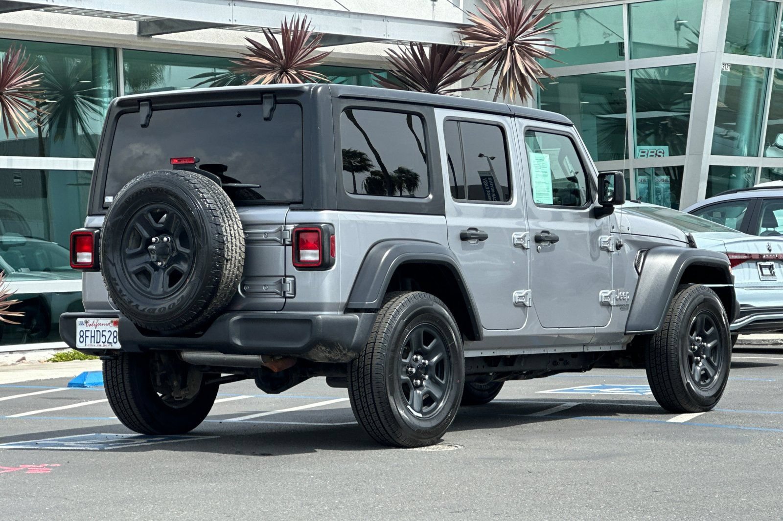 Used 2018 Jeep Wrangler Unlimited Sport AWD/4WD image 4