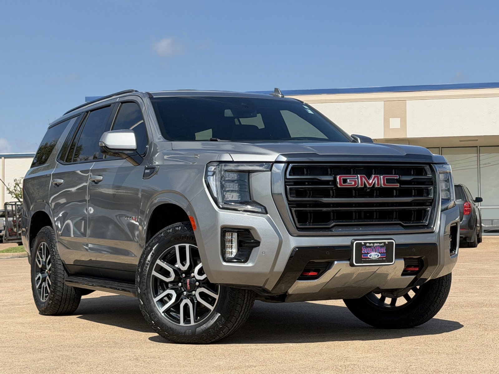 Used 2024 GMC Yukon AT4 w/ Technology Package AWD/4WD image 2