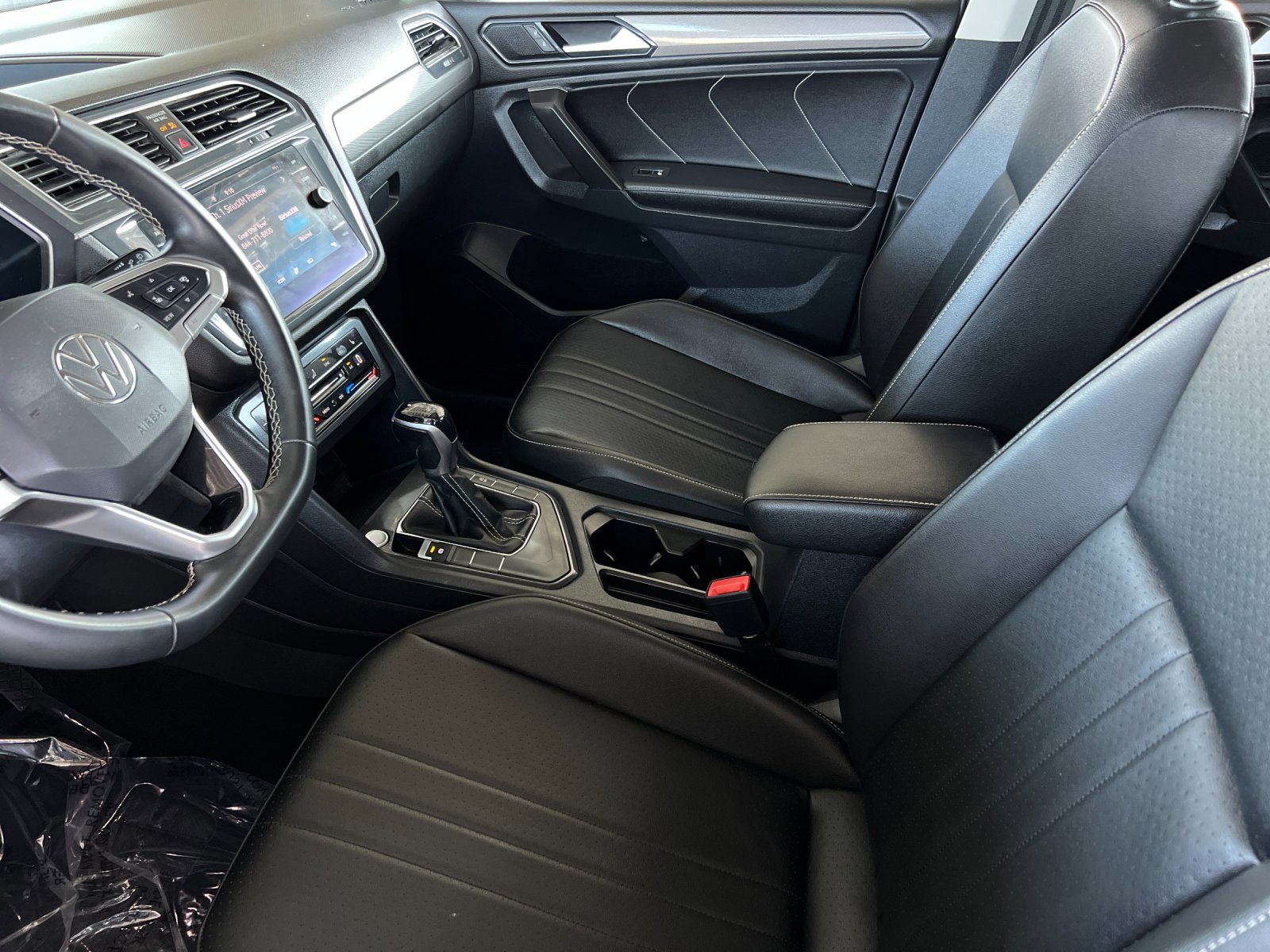 Used 2022 Volkswagen Tiguan SE image 9