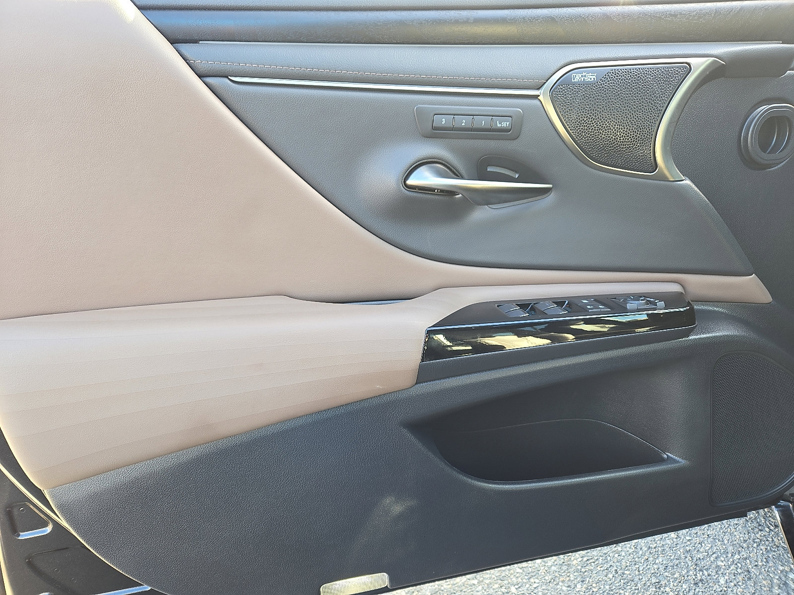 Certified 2022 Lexus ES 350 Ultra Luxury image 13