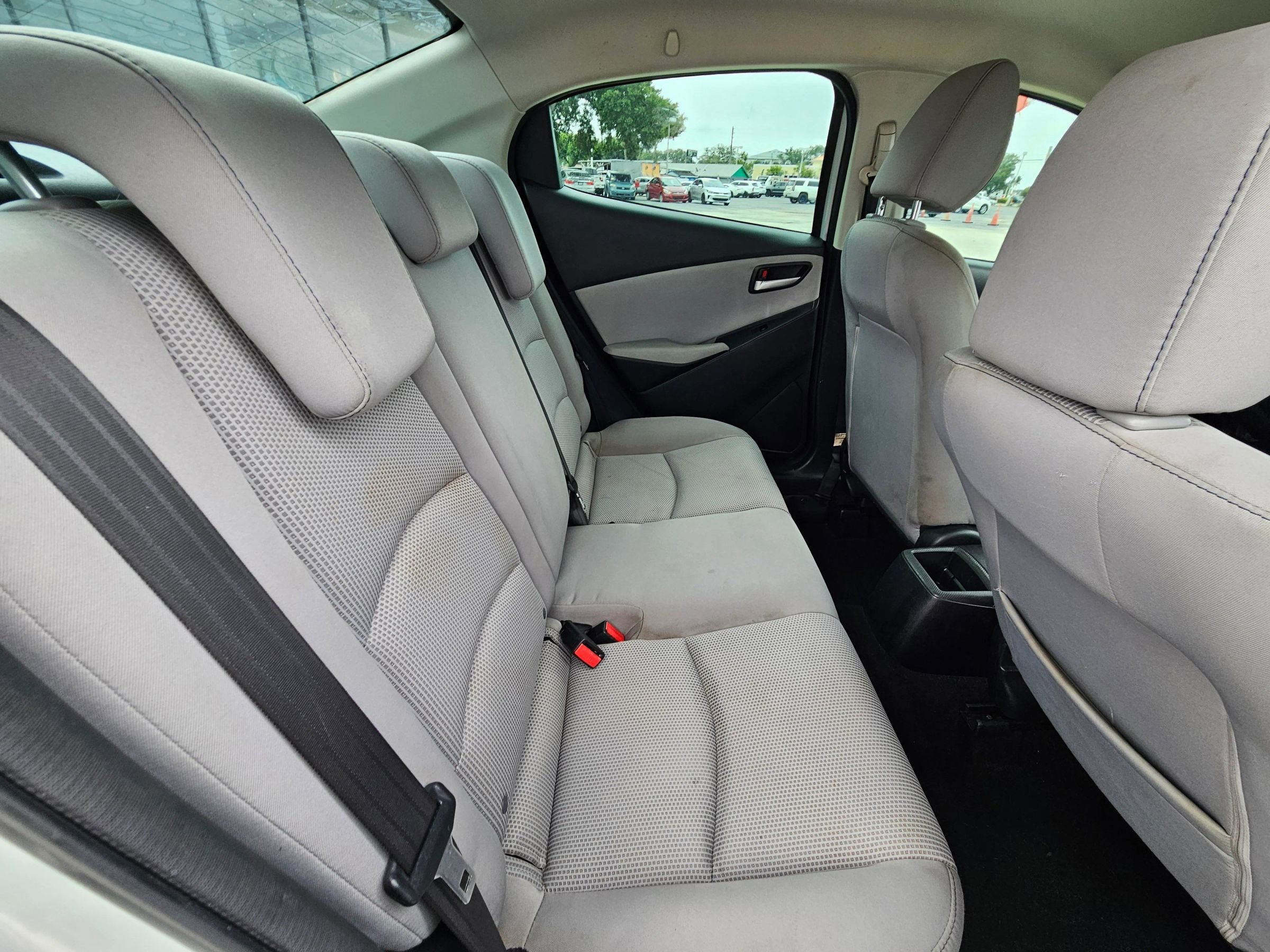 Used 2019 Toyota Yaris L FWD image 11