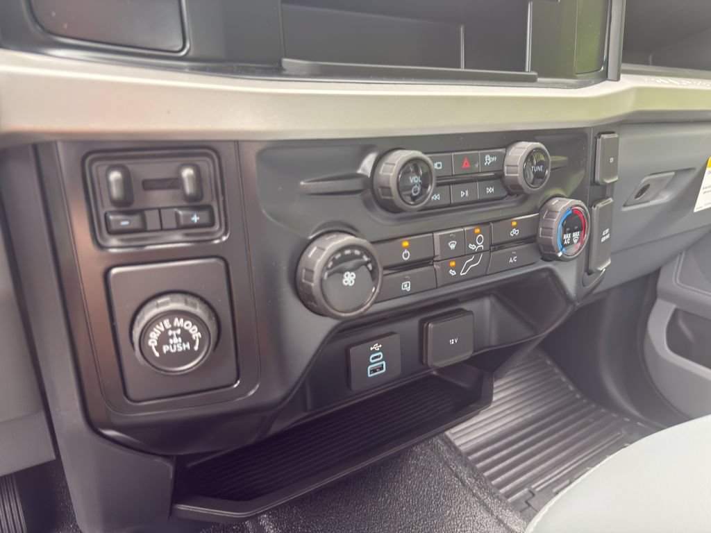 Used 2025 Ford F250 XL w/ 360-Degree Camera Package RWD image 20