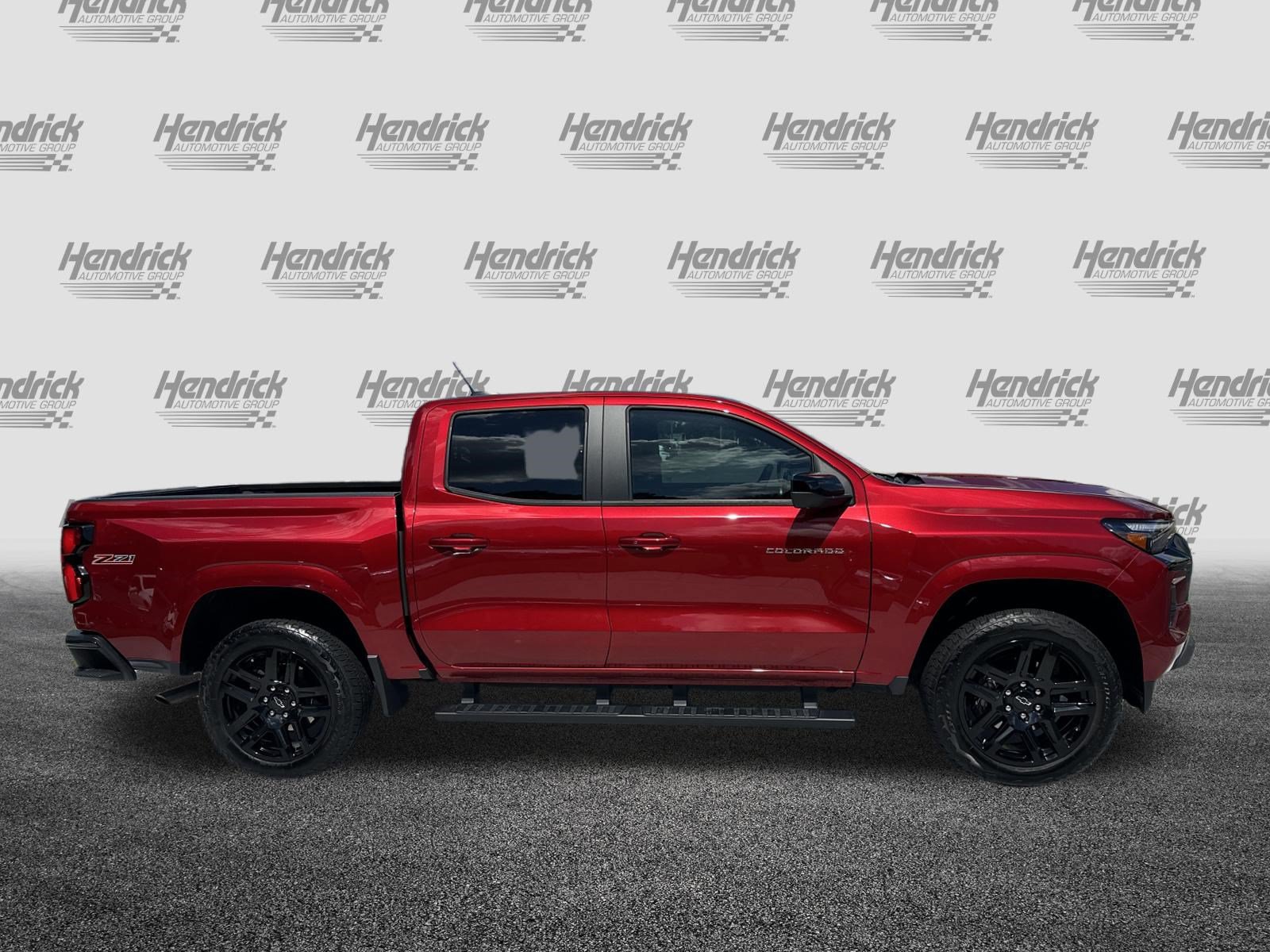 Used 2025 Chevrolet Colorado Z71 w/ Technology Package AWD/4WD image 11