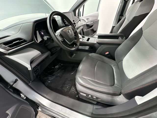 Used 2021 Toyota Sienna XSE image 18