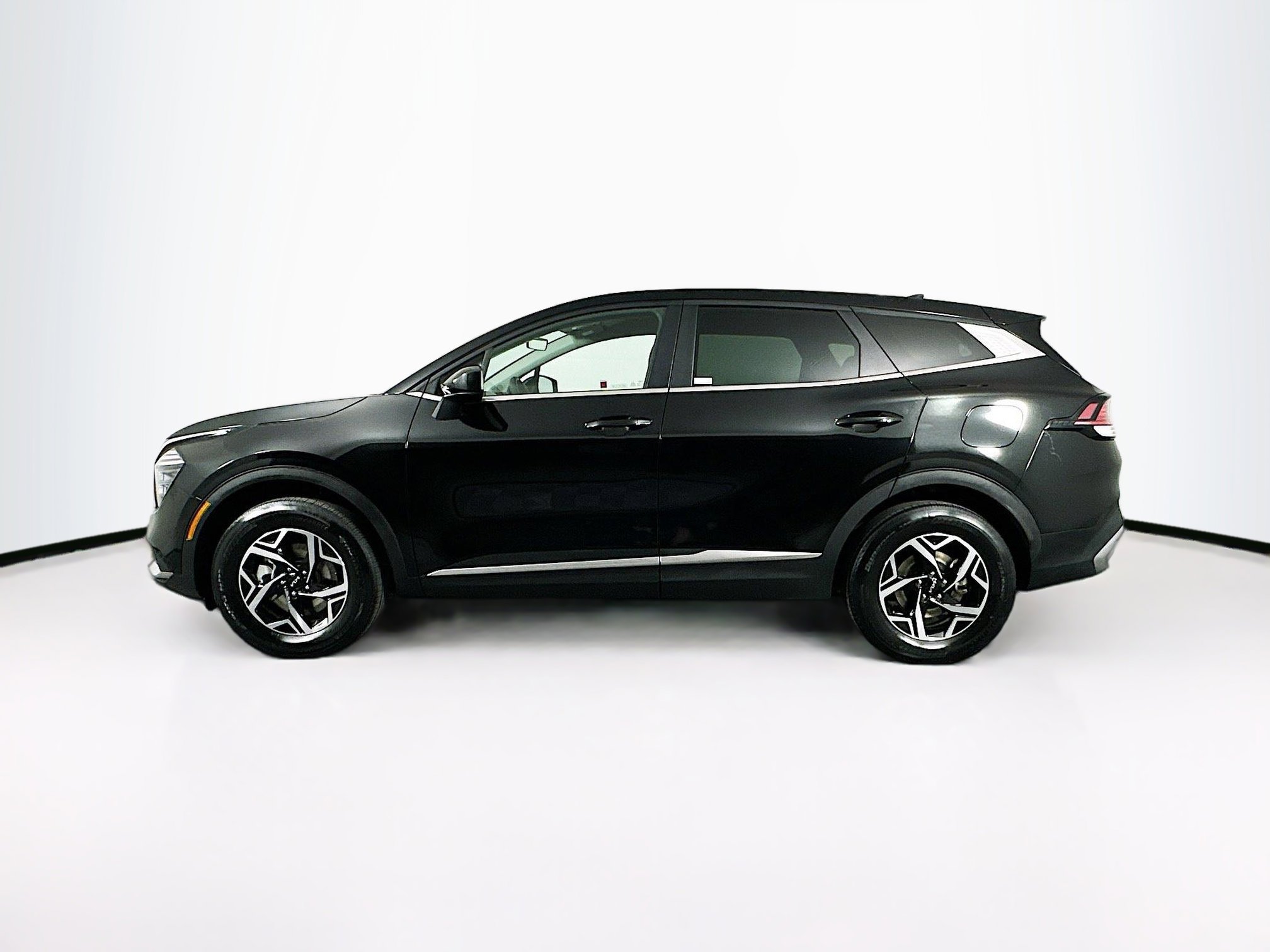 Used 2024 Kia Sportage LX image 4