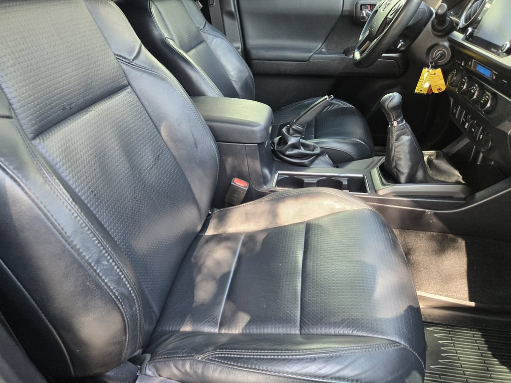 Certified 2021 Toyota Tacoma TRD Off-Road w/ TRD Premium Off Road Package AWD/4WD image 9