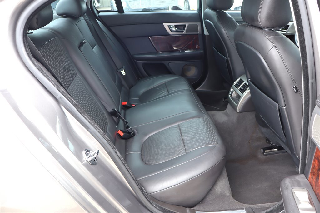 Used 2011 Jaguar XF Premium RWD image 19
