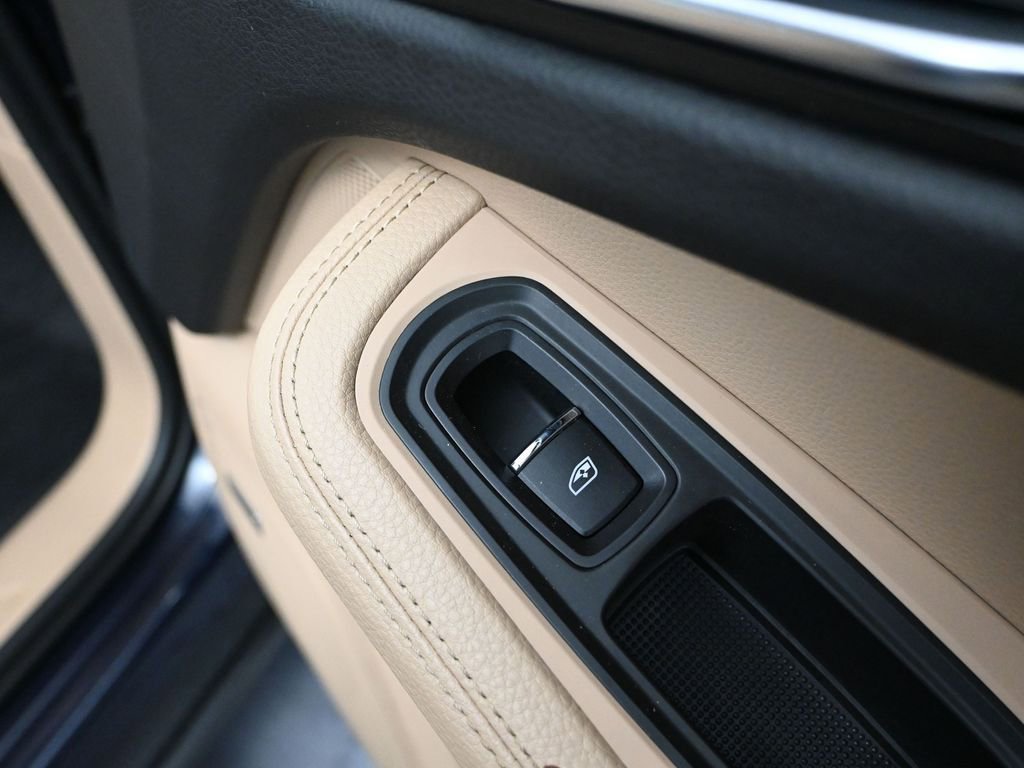 Used 2022 Porsche Macan Base image 50