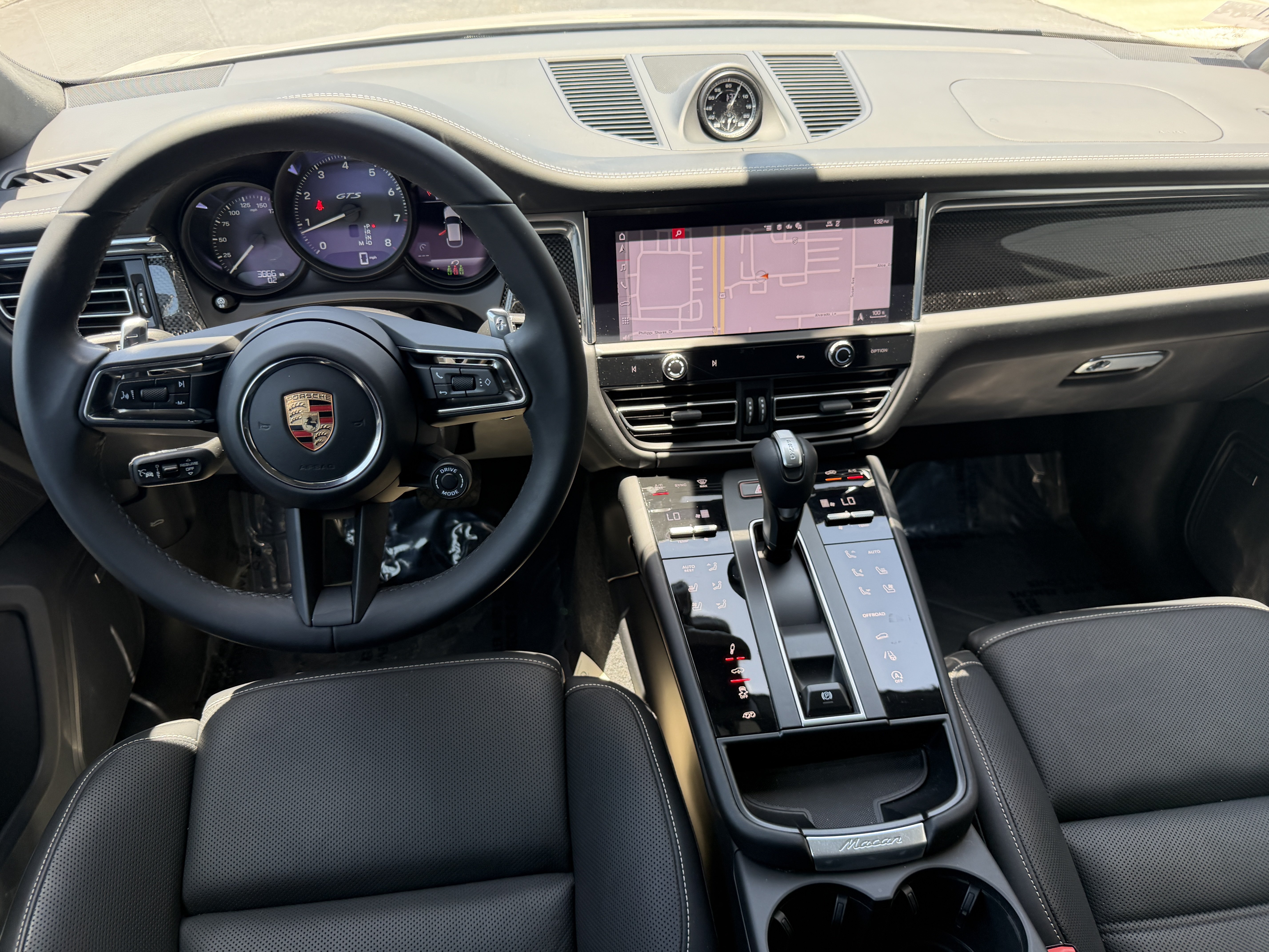 Certified 2025 Porsche Macan GTS AWD/4WD image 16