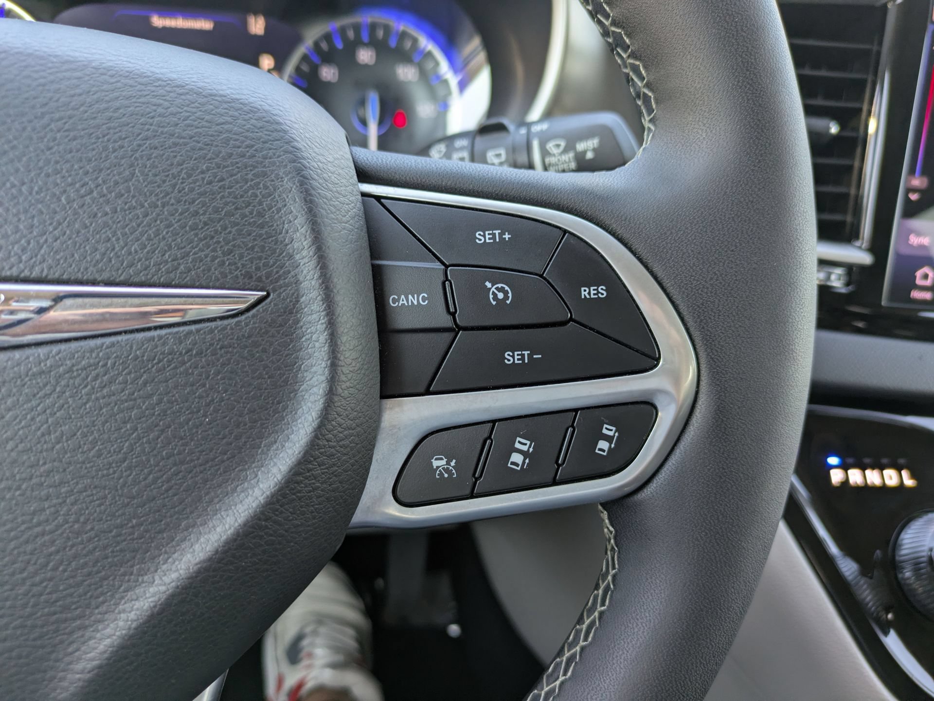 Used 2024 Chrysler Pacifica Touring-L FWD image 28