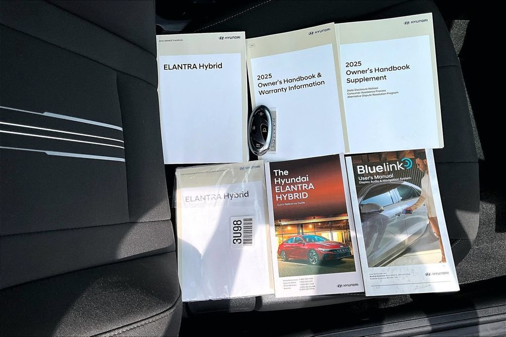 Certified 2025 Hyundai Elantra SEL FWD image 12