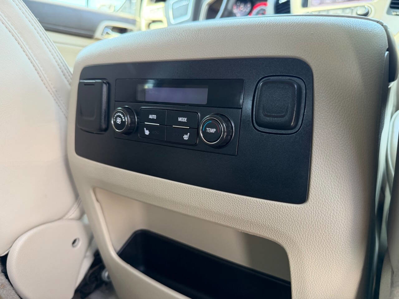 Used 2015 GMC Yukon Denali w/ Premium Package image 27