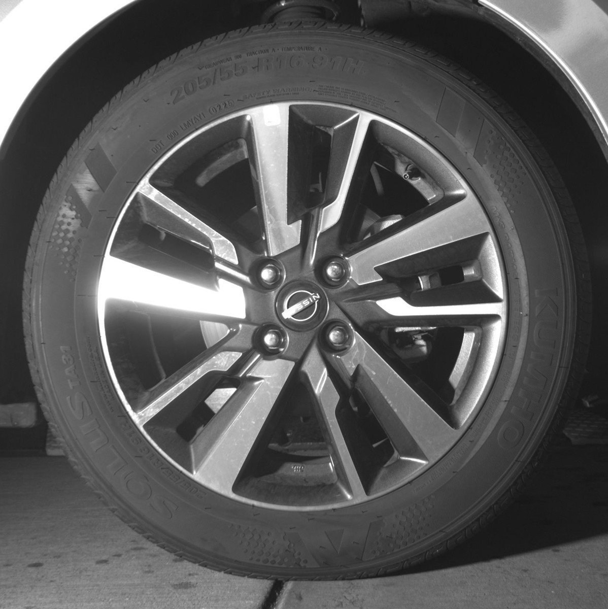 Used 2025 Nissan Versa SV image 13