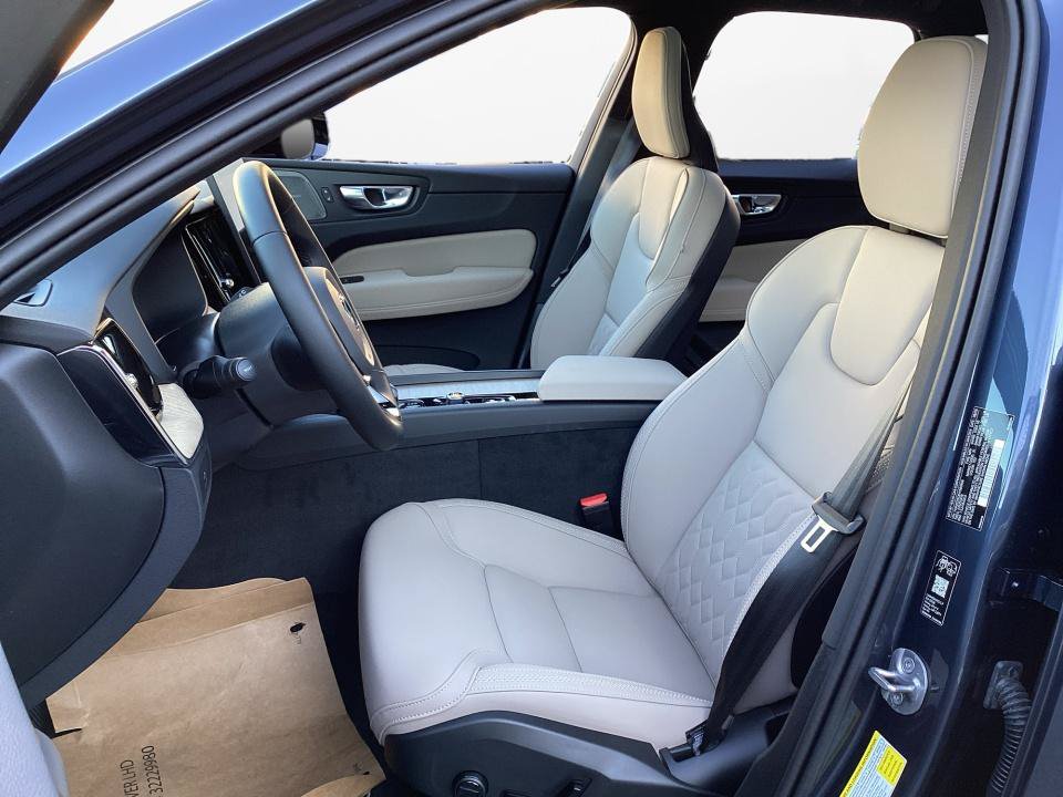 New 2027 Volvo XC60 B5 Plus AWD/4WD image 9