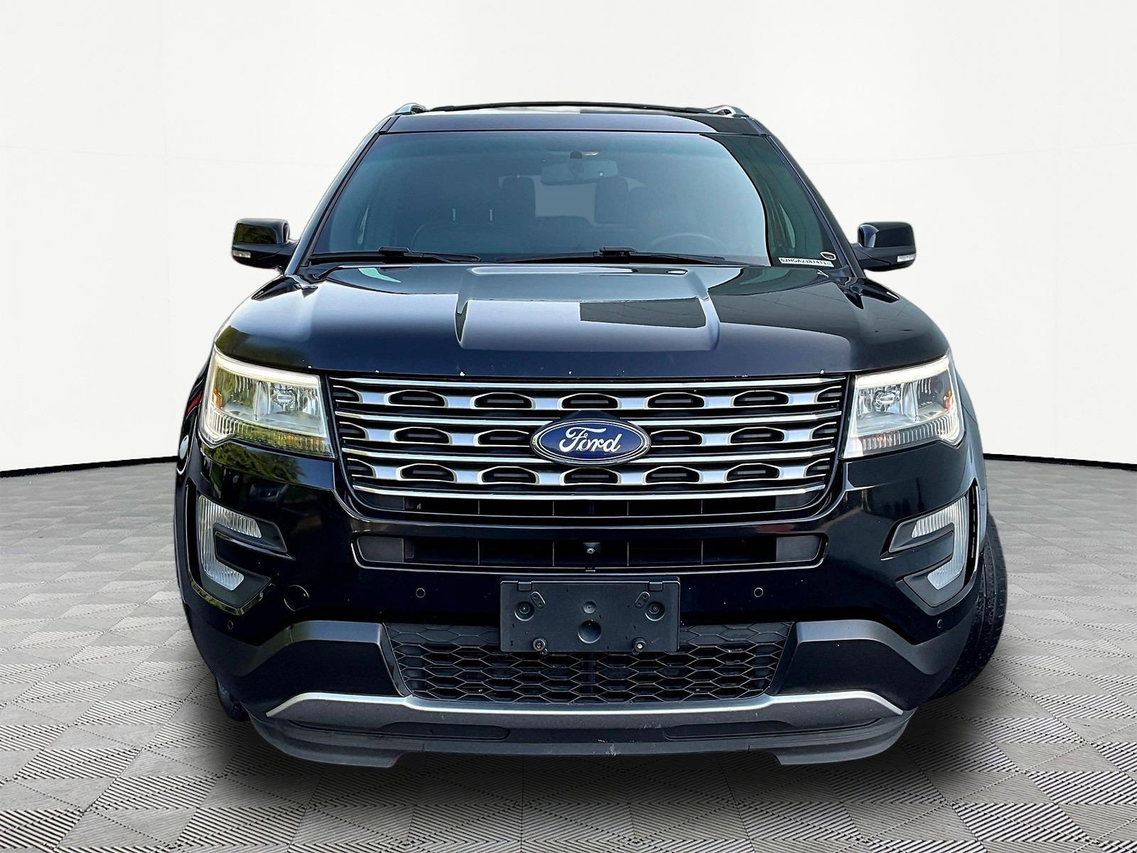 Used 2017 Ford Explorer Limited AWD/4WD image 2