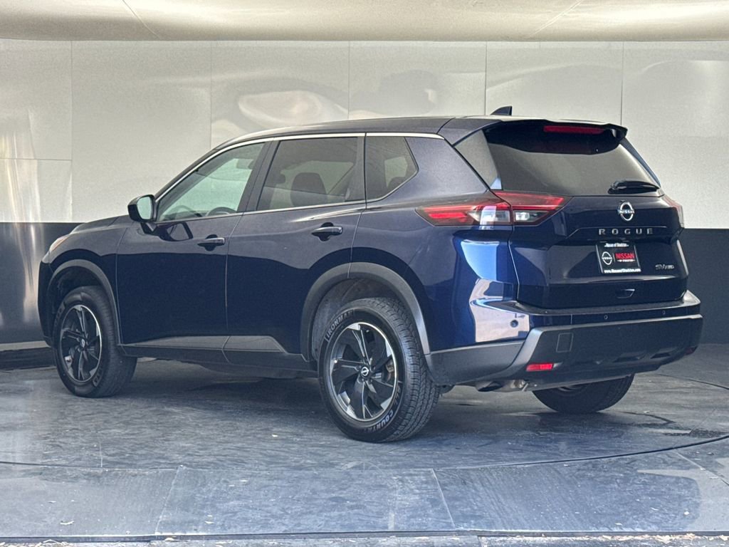 Used 2024 Nissan Rogue SV image 5