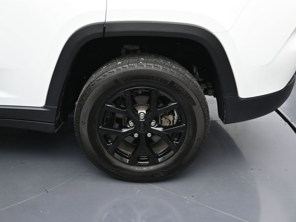 Certified 2024 Jeep Grand Cherokee Altitude image 9