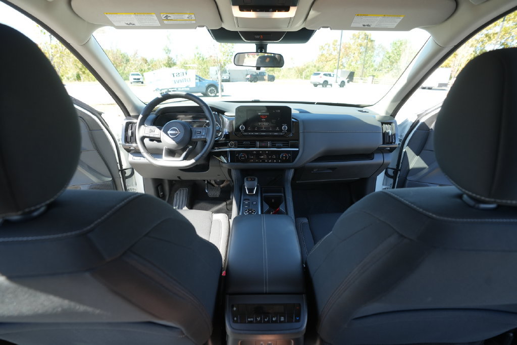 Used 2024 Nissan Pathfinder SV AWD/4WD image 24
