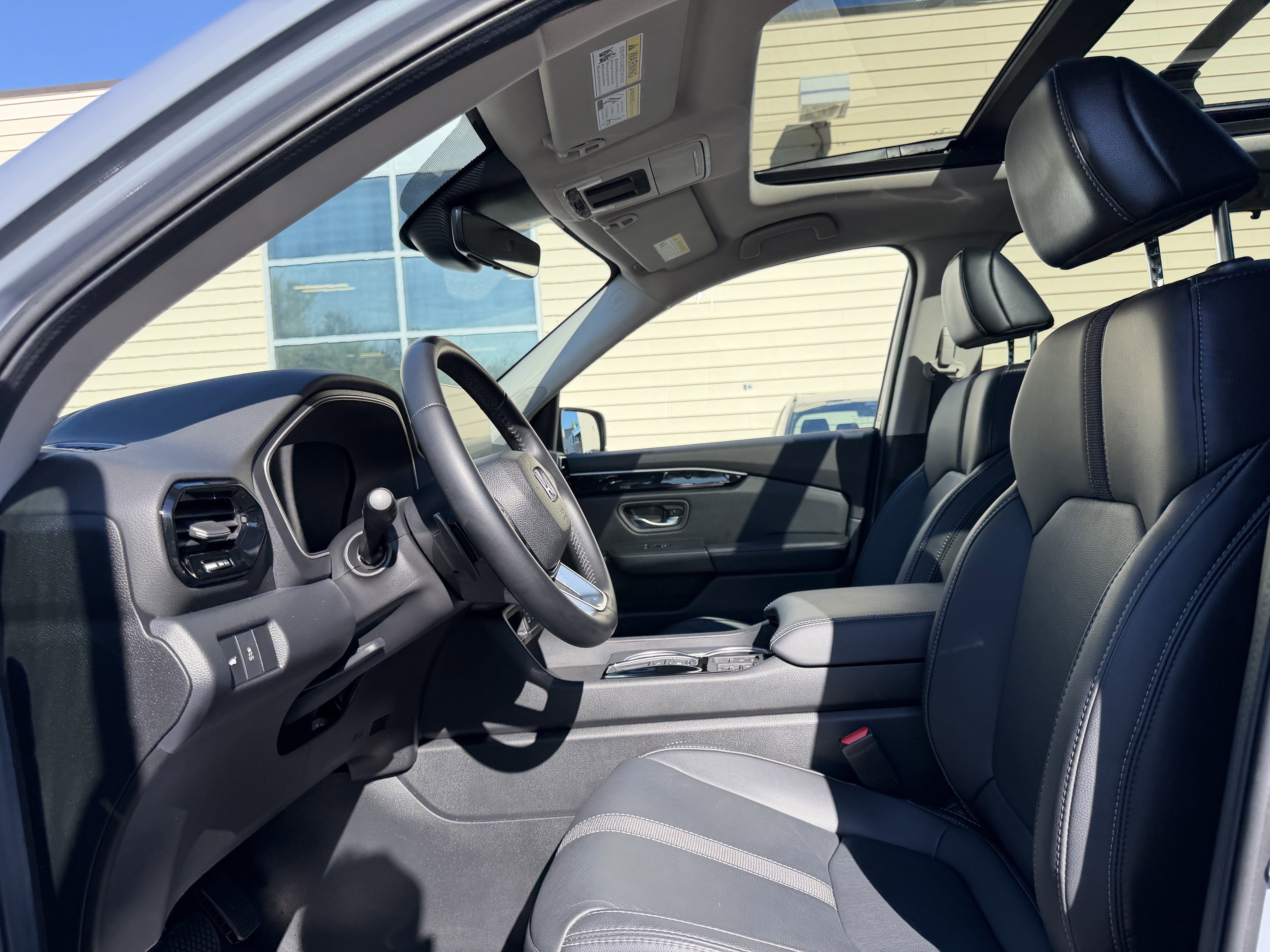 Used 2025 Honda Pilot Touring image 14