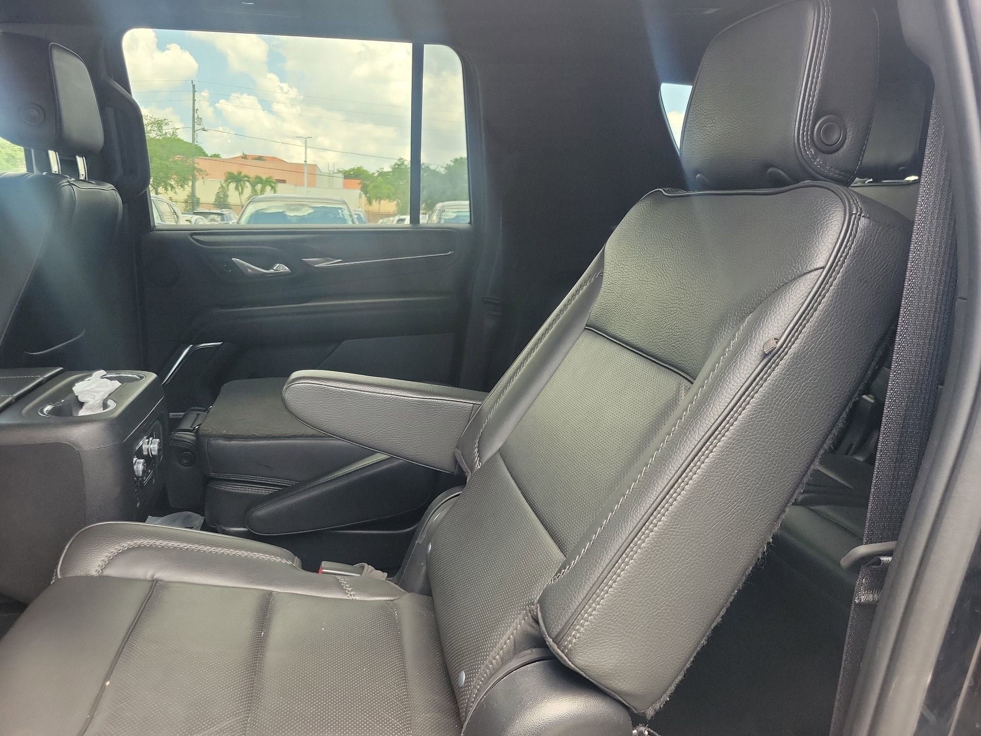 Used 2023 GMC Yukon XL Denali AWD/4WD image 14