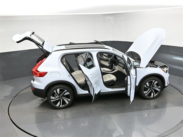 Used 2024 Volvo XC40 B5 Ultimate w/ Protection Package Premier image 48