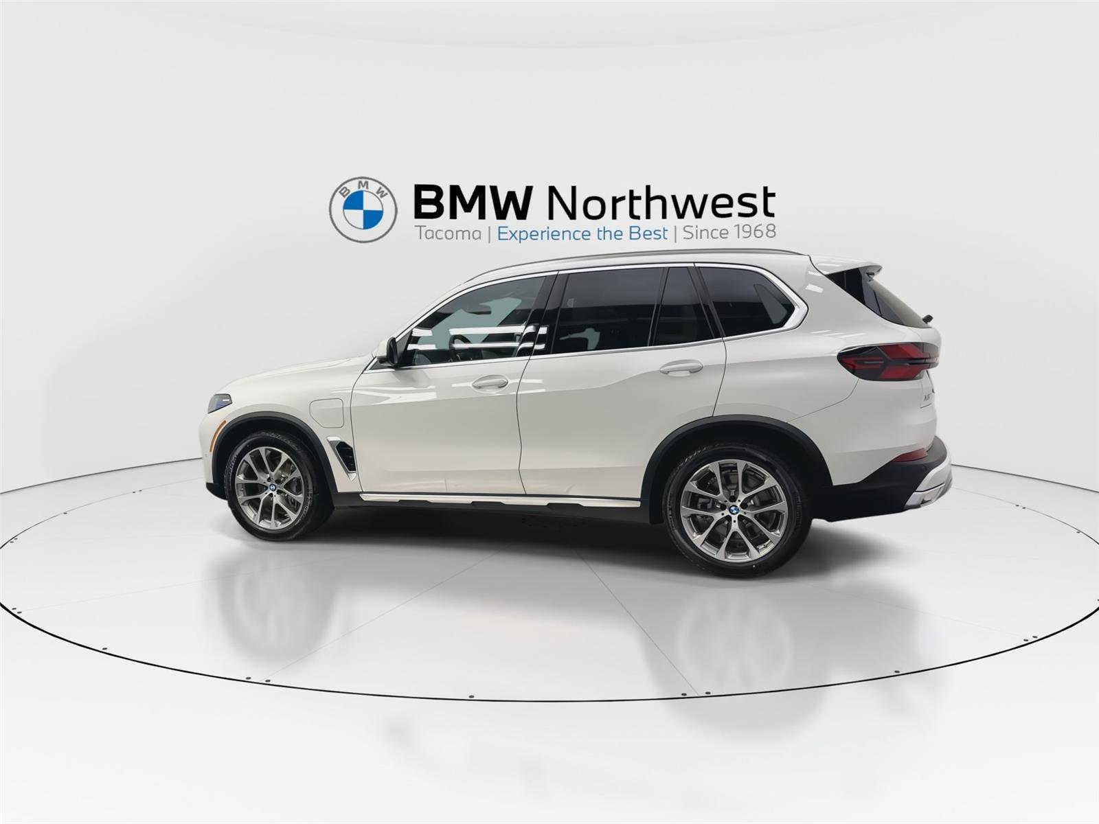New 2026 BMW X5 xDrive50e w/ Executive Package image 11