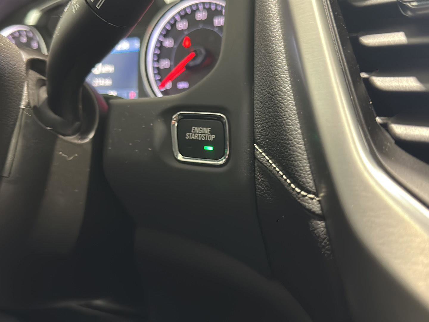 Used 2023 GMC Acadia SLT w/ Preferred Package image 16