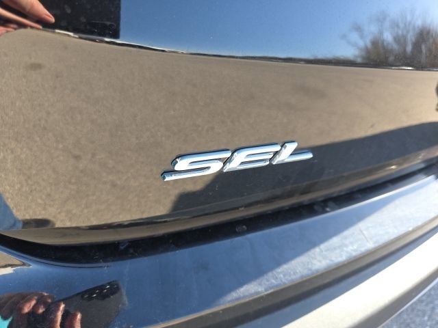 Used 2024 Ford Edge SEL image 11