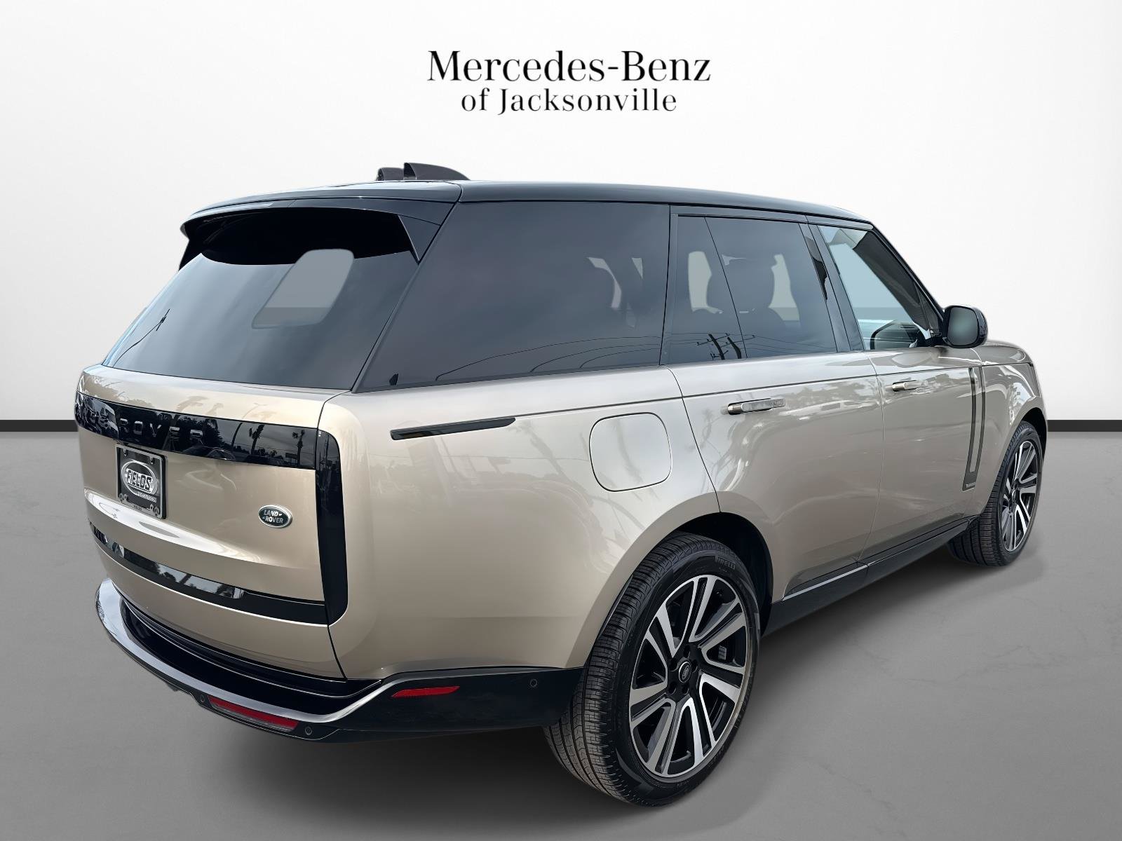 Used 2023 Land Rover Range Rover Autobiography AWD/4WD image 3