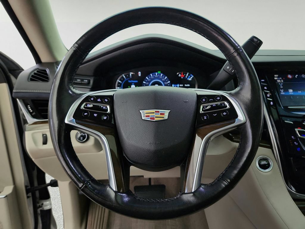 Used 2018 Cadillac Escalade Luxury AWD/4WD image 15
