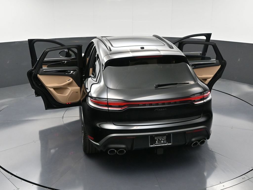 Certified 2025 Porsche Macan AWD/4WD image 35