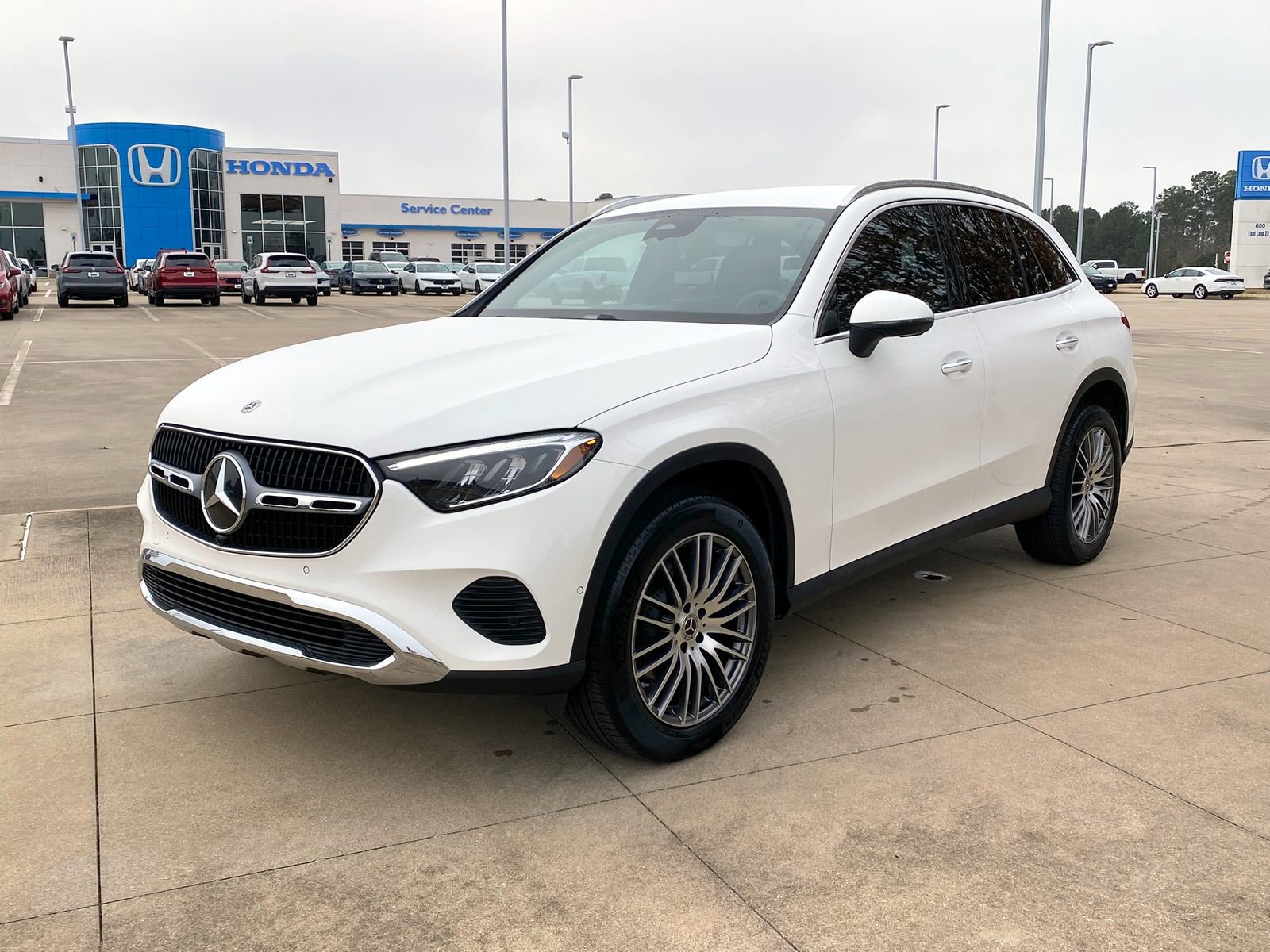Used 2025 Mercedes-Benz GLC 300 image 3