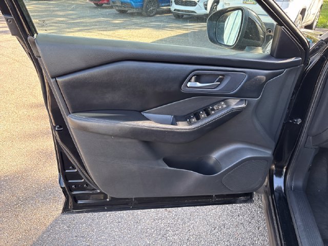 Used 2024 Nissan Rogue SV AWD/4WD image 7