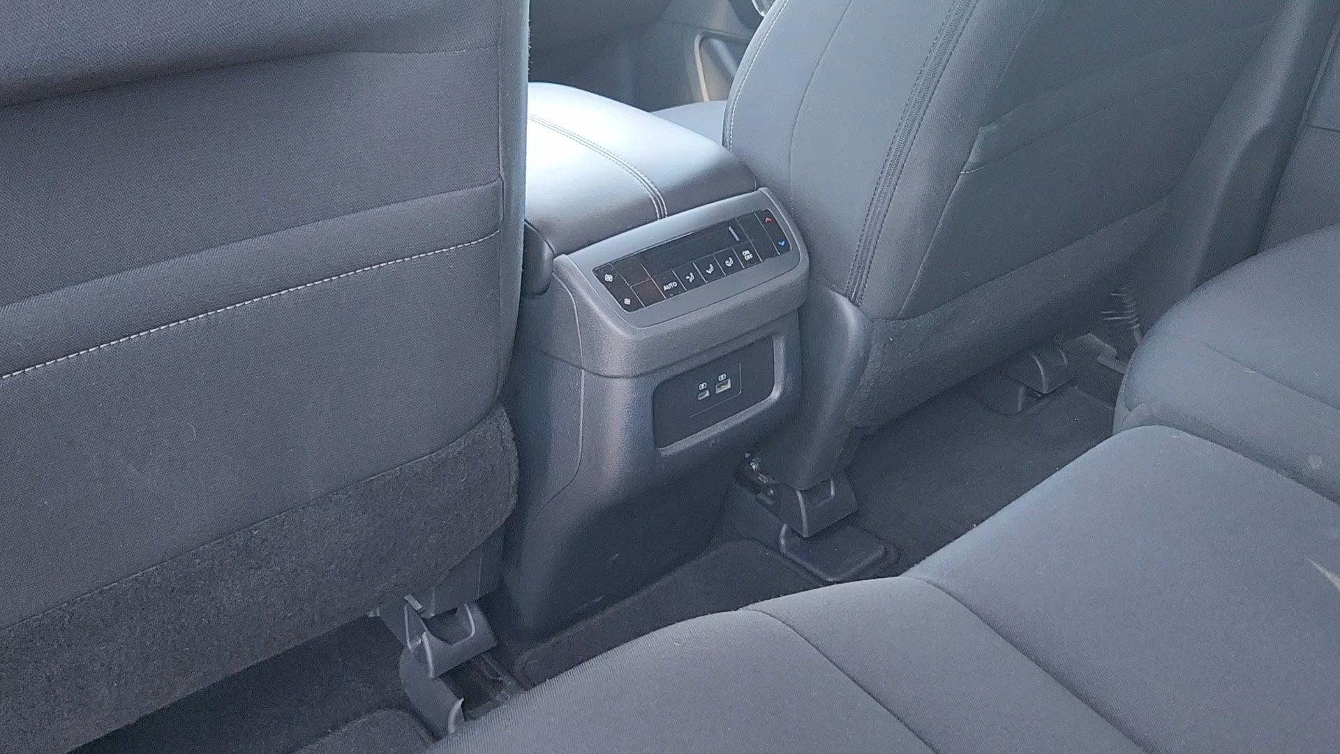 Used 2025 Nissan Pathfinder SV AWD/4WD image 17