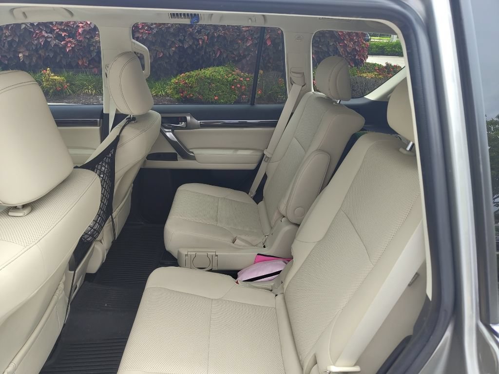 Used 2023 Lexus GX 460 Premium w/ Accessory Package AWD/4WD image 15