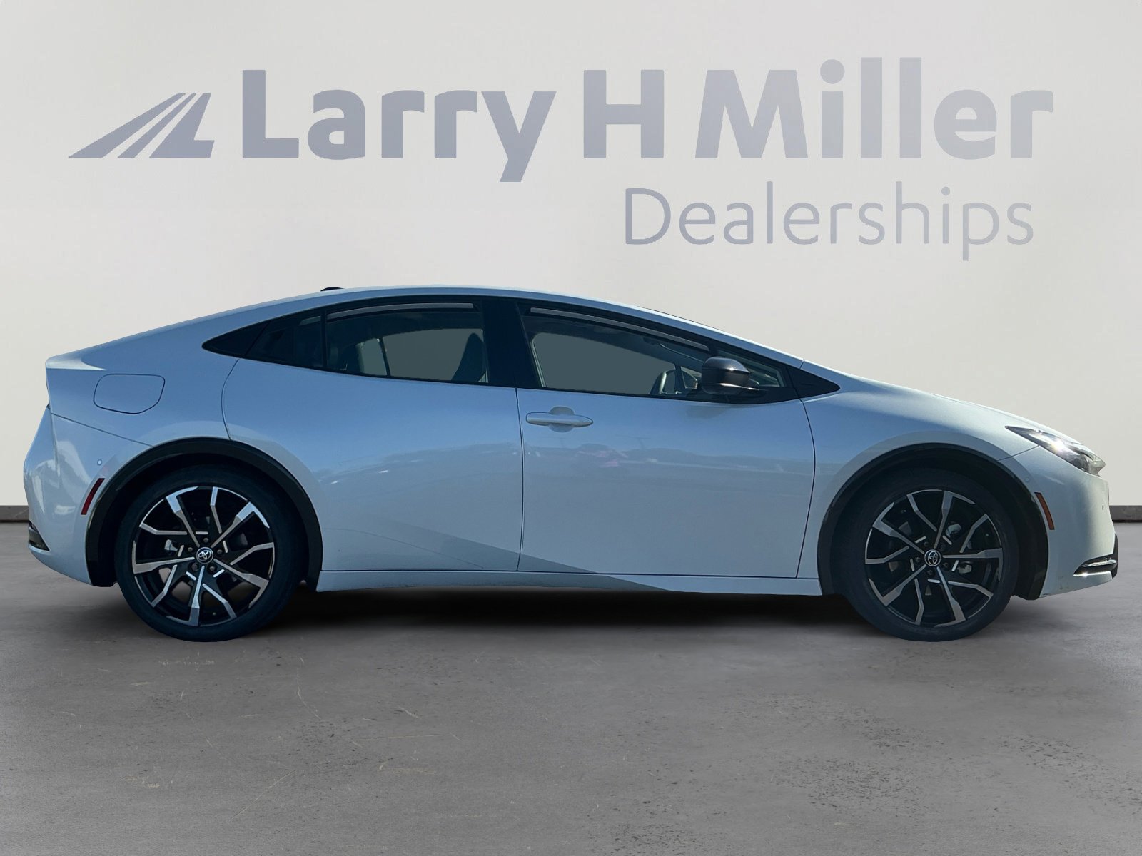 Used 2024 Toyota Prius Prime Premium w/ Advanced Technology Package image 6