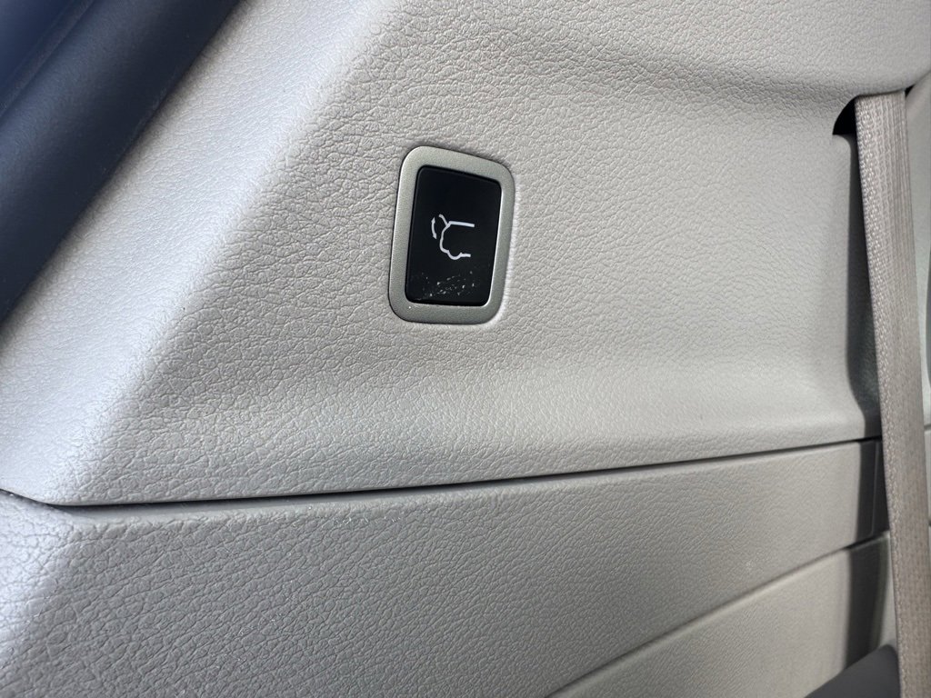 Used 2024 Chrysler Pacifica Touring-L image 12