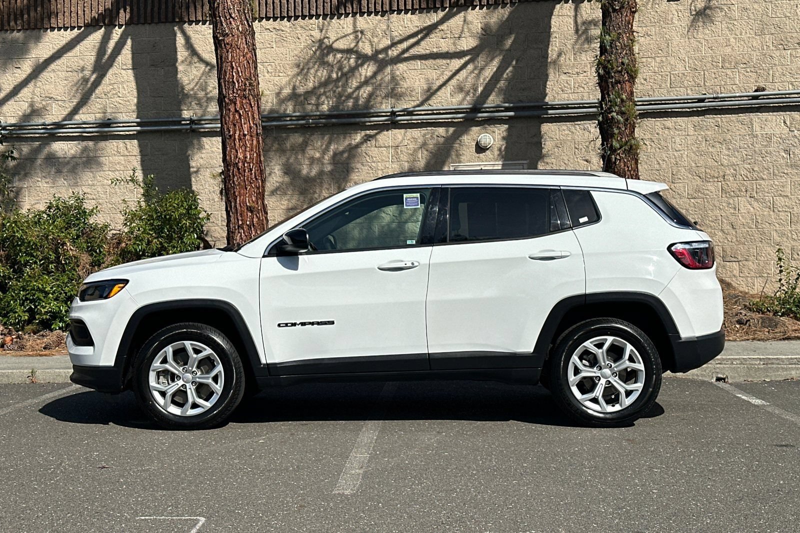 Used 2024 Jeep Compass Latitude AWD/4WD image 6