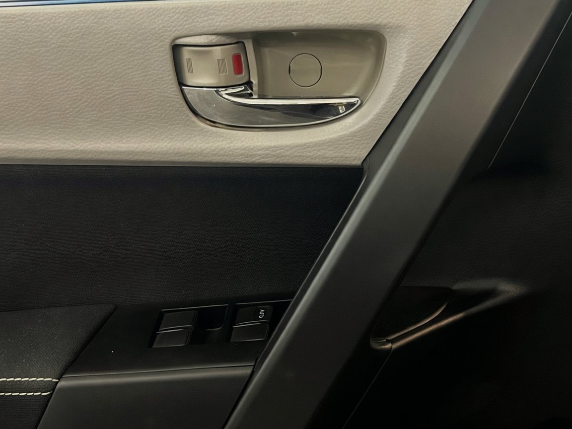 Used 2014 Toyota Corolla LE FWD image 13