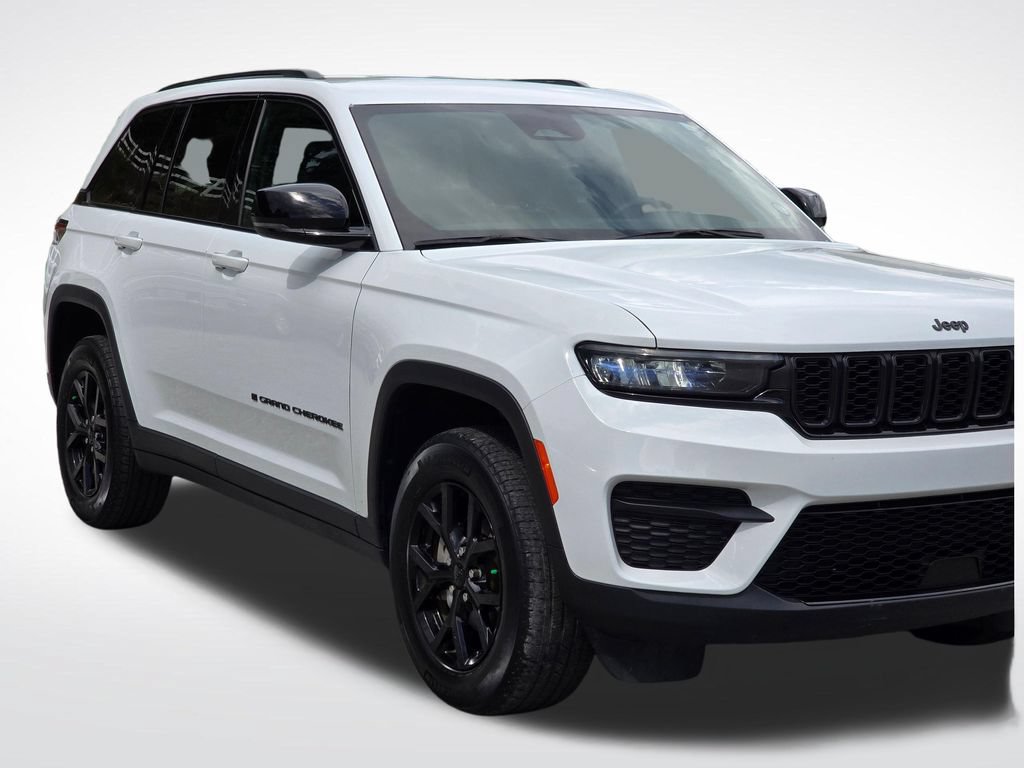 Used 2024 Jeep Grand Cherokee Altitude AWD/4WD image 47