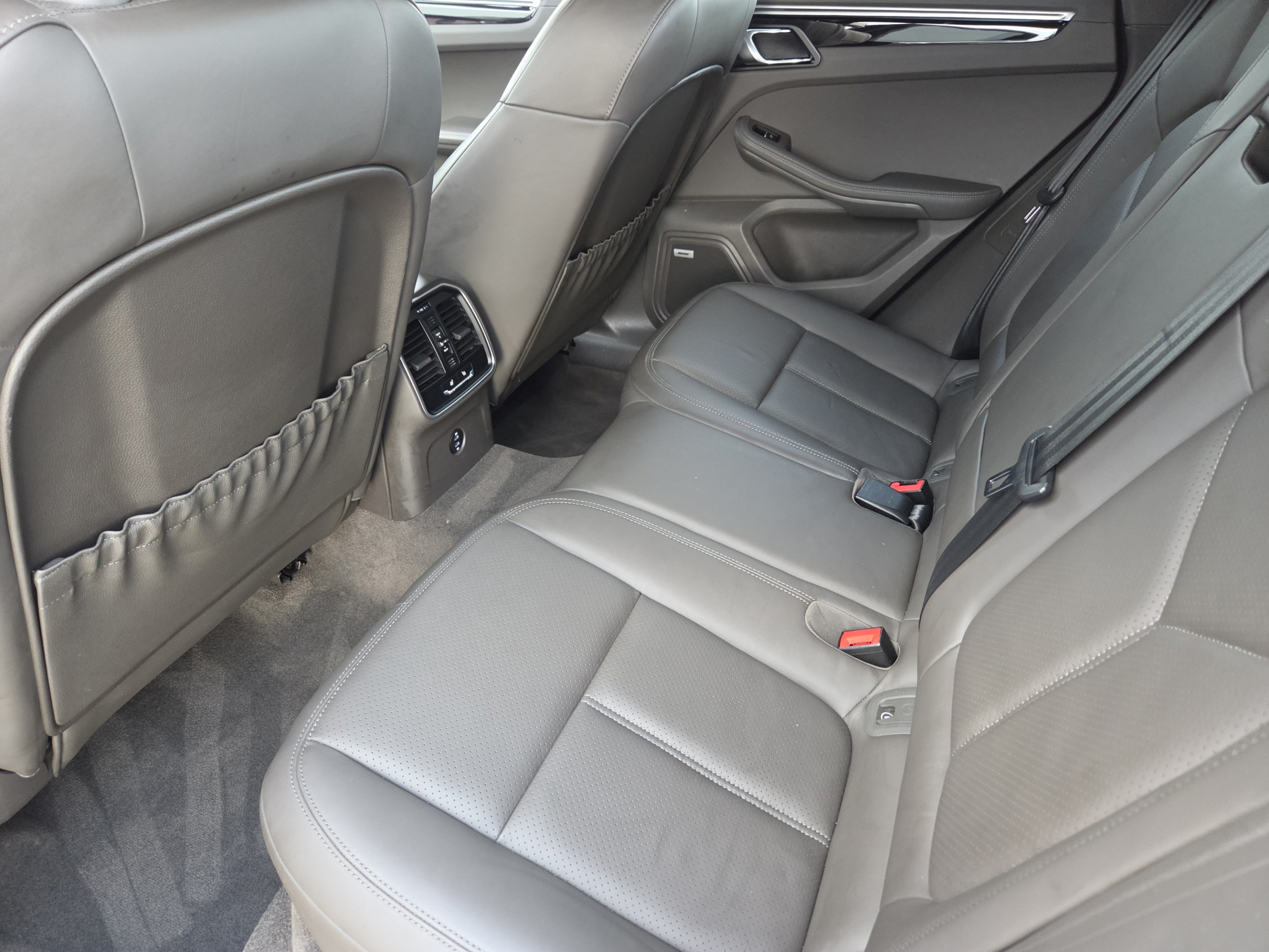 Used 2023 Porsche Macan Turbo AWD/4WD image 25