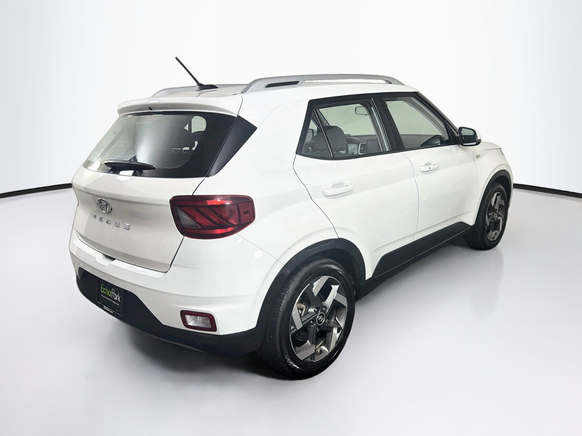 Used 2025 Hyundai Venue SEL FWD image 9