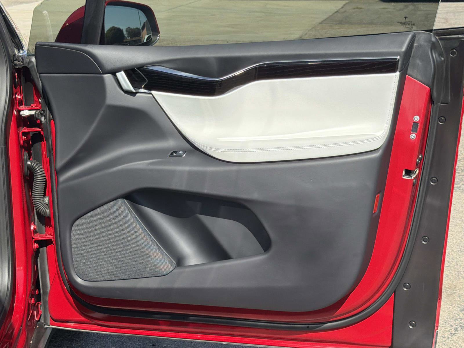 Used 2018 Tesla Model X 75D image 28