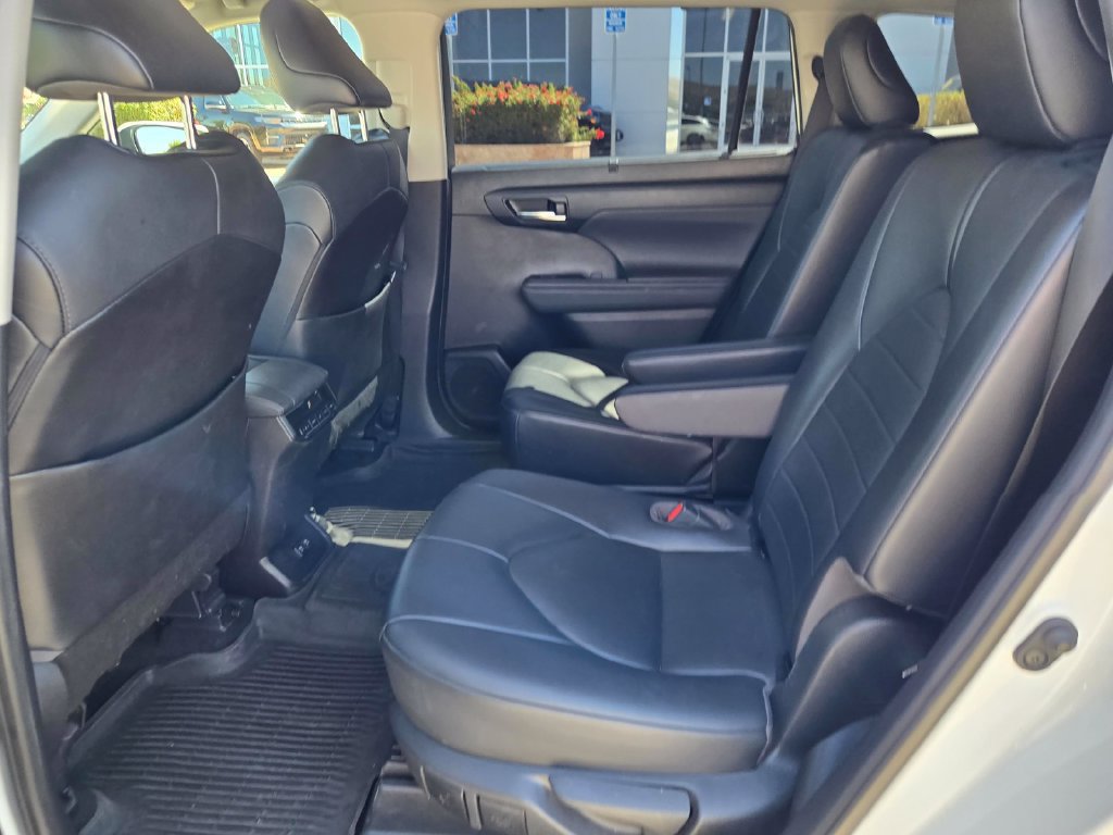 Used 2021 Toyota Highlander XLE FWD image 10